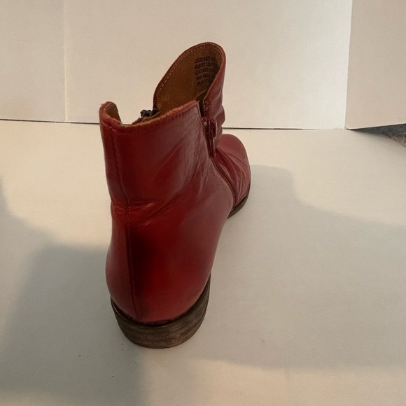Woman’s Miz Mooz Red Leather zippered Ankle Boots size 9.5 - Picture 11 of 13